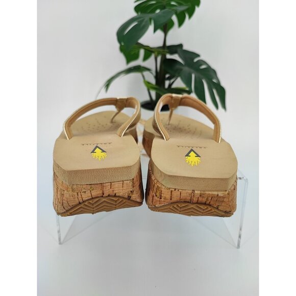 Volatile Women's Trailblazer Gold Thong Leather Sandals Size 9 US - Picture 3 of 8